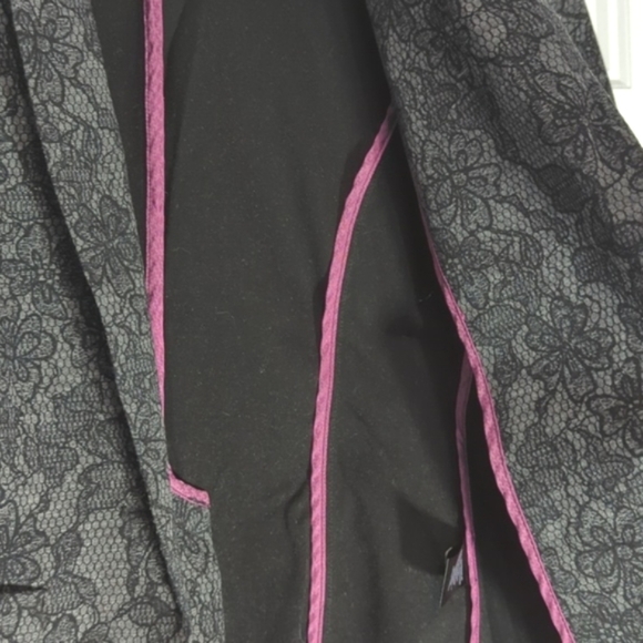 RW&CO Grey Lace & Floral Pattern Blazer - Picture 4 of 8